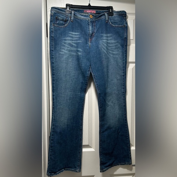 Levi’s 518 Superlow Bootcut Women’s Jeans - Picture 2 of 4